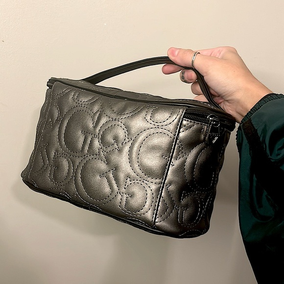 GUESS cosmetic bag - Picture 2 of 3
